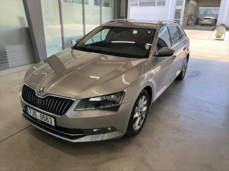 Škoda Superb - hlavní foto