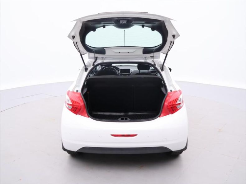 Peugeot 208 - hlavní fotka