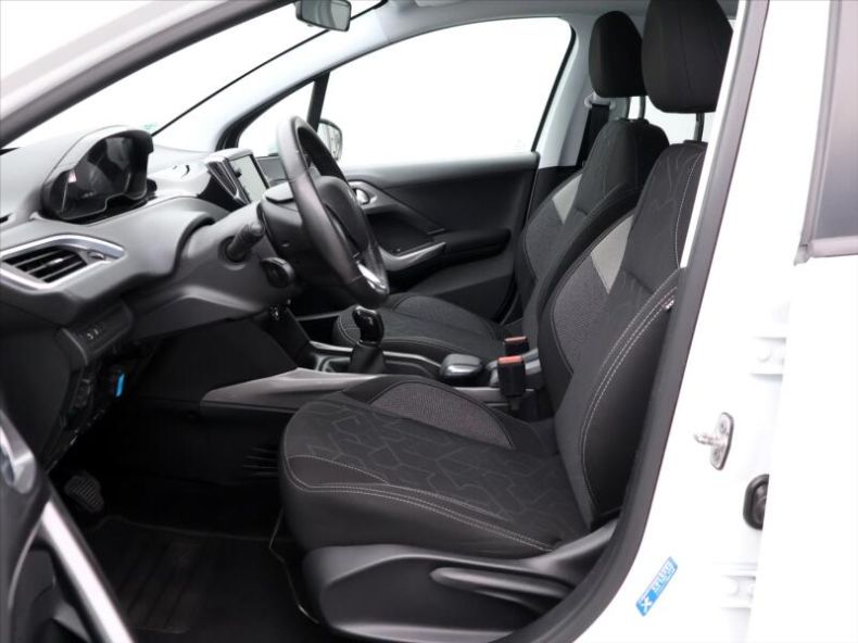 Peugeot 2008 - hlavní fotka