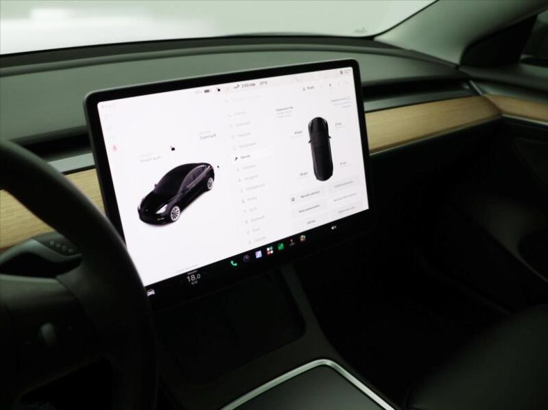 Tesla Model 3 - hlavní fotka