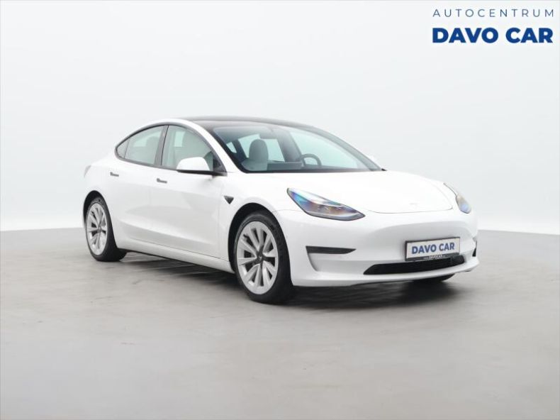 Tesla Model 3 - hlavní fotka inzerátu