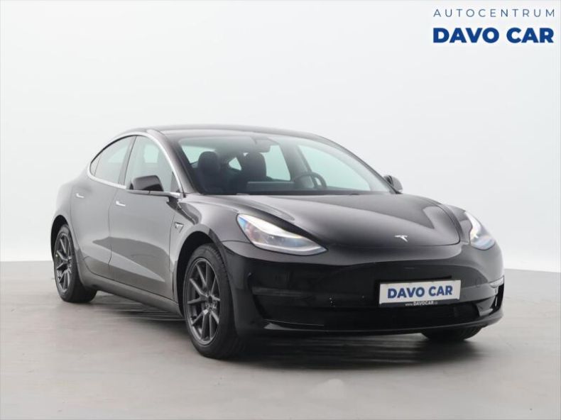 Tesla Model 3 - hlavní fotka inzerátu