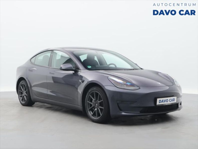 Tesla Model 3 - hlavní fotka inzerátu