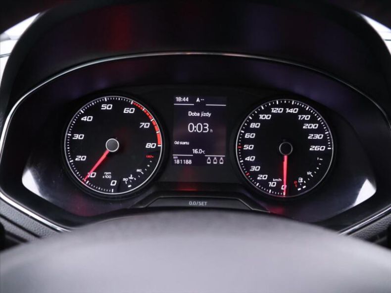 Seat Arona - hlavní fotka