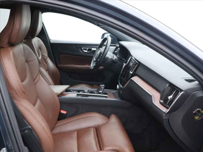 Volvo V60 - hlavní fotka