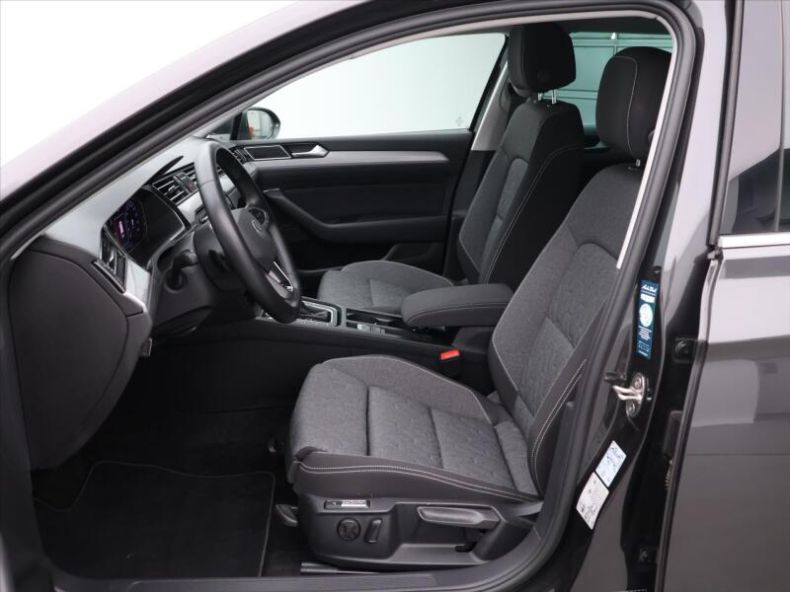 Volkswagen Passat - hlavní fotka