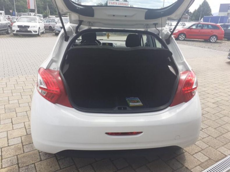 Peugeot 208 - hlavní fotka