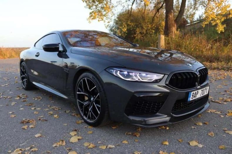 BMW M8 - hlavní fotka