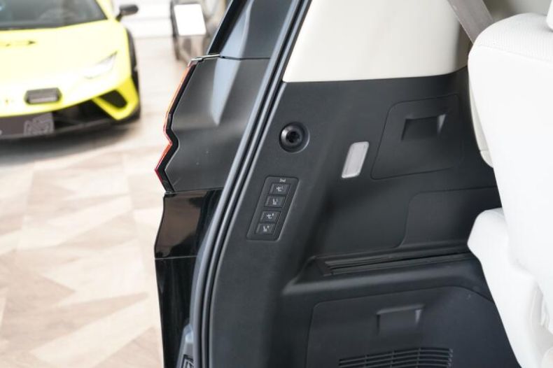 Lexus LM 350h - hlavní fotka