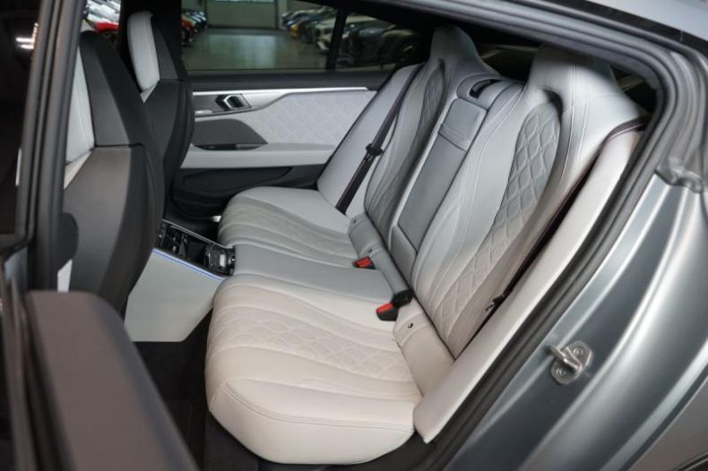 BMW M8 - hlavní fotka