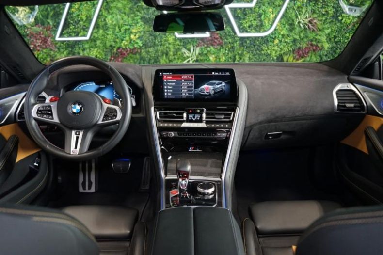 BMW M8 - hlavní fotka