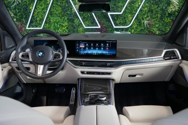 BMW X7 - hlavní fotka