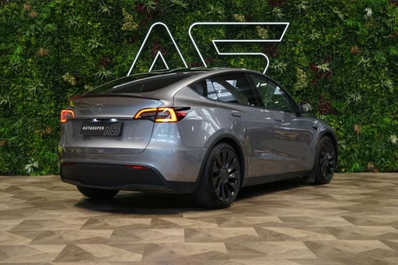 Tesla Model Y - hlavní fotka