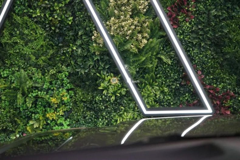 Land Rover Defender - hlavní fotka