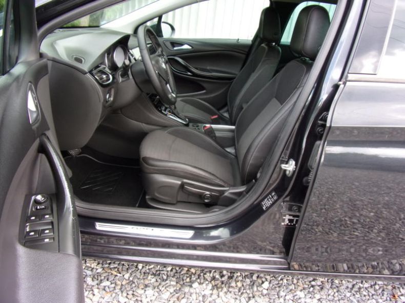 Opel Astra - hlavní fotka