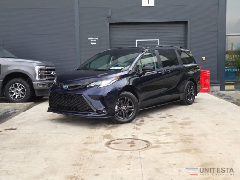 Toyota Sienna - hlavní fotka