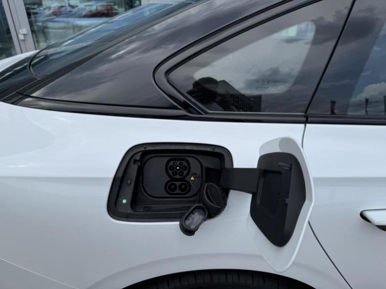 Hongqi EH7 - hlavní fotka