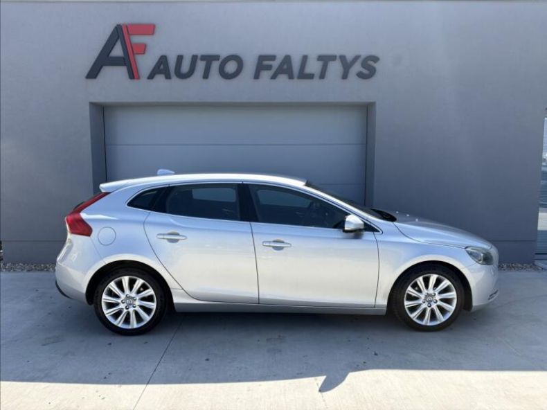Volvo V40 - hlavní fotka