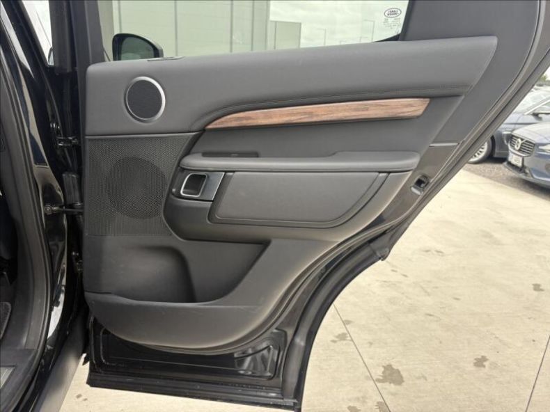 Land Rover Discovery - hlavní fotka