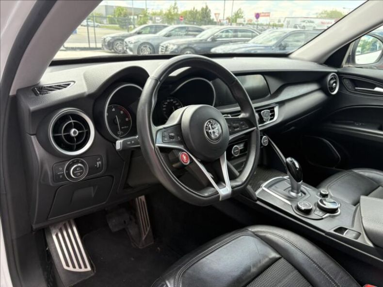Alfa Romeo Stelvio - hlavní fotka