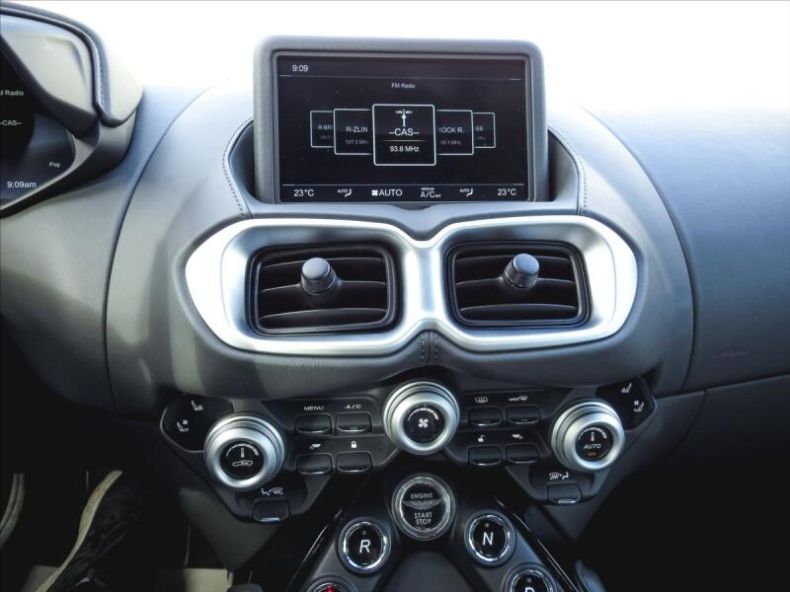 Aston Martin Vantage - hlavní fotka