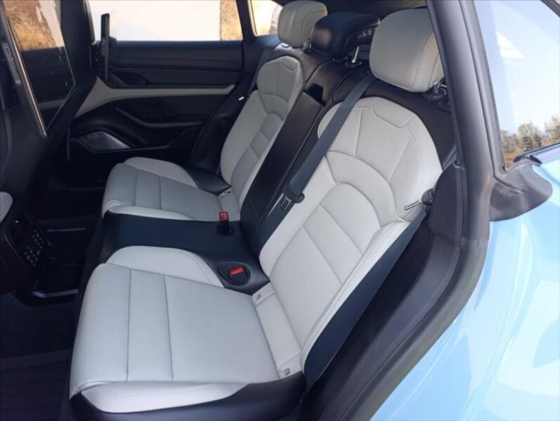 Porsche Taycan - hlavní fotka