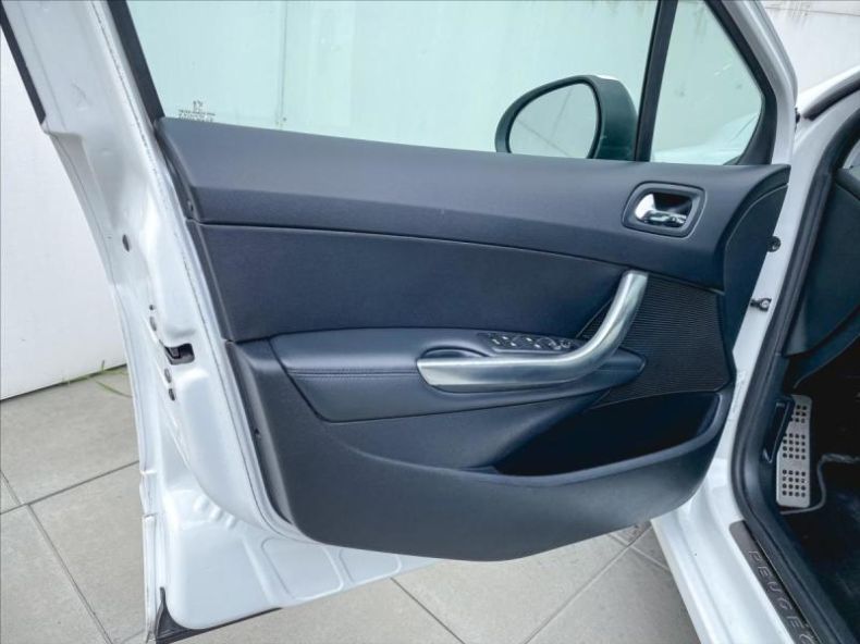 Peugeot 308 - hlavní fotka