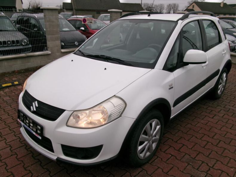 Suzuki SX4 - hlavní foto