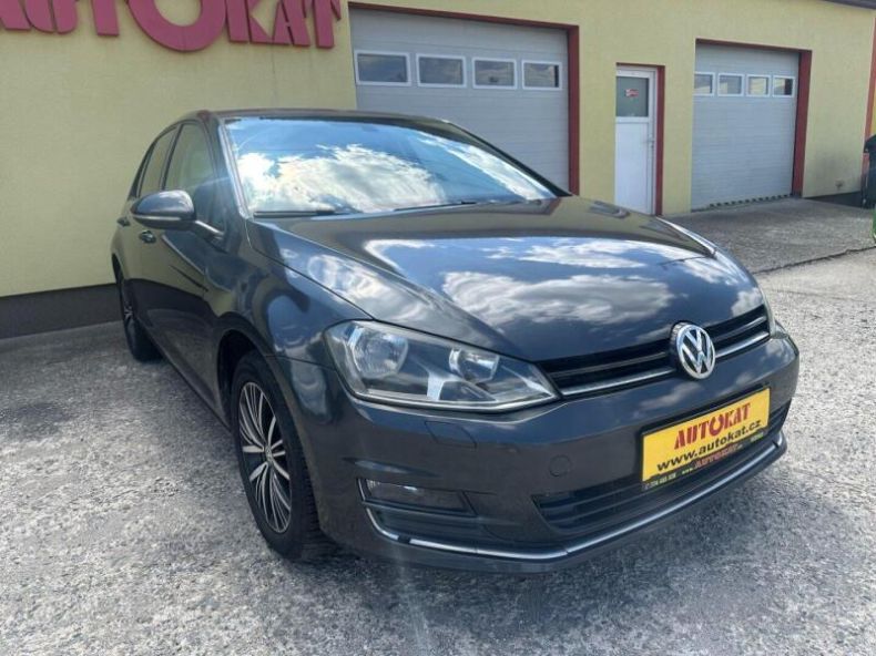 Volkswagen Golf - hlavní foto
