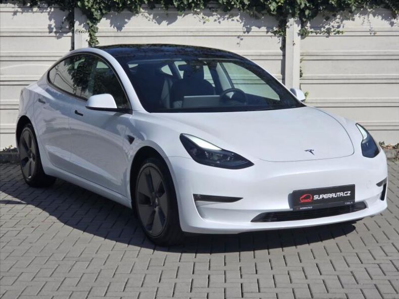 Tesla Model 3 - hlavní foto