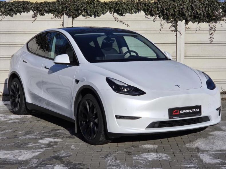Tesla Model Y - hlavní fotka inzerátu