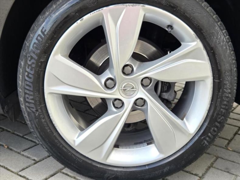 Opel Insignia - hlavní fotka