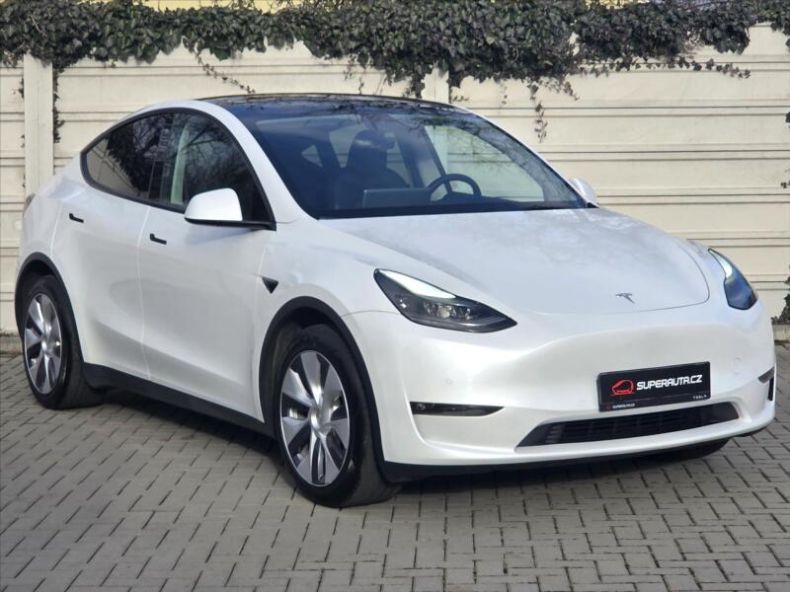 Tesla Model Y - hlavní foto