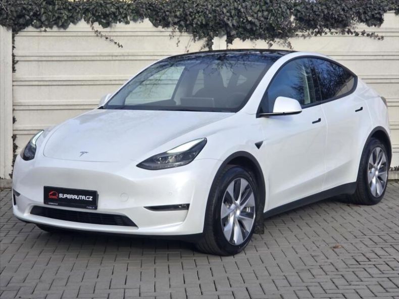 Tesla Model Y - hlavní fotka