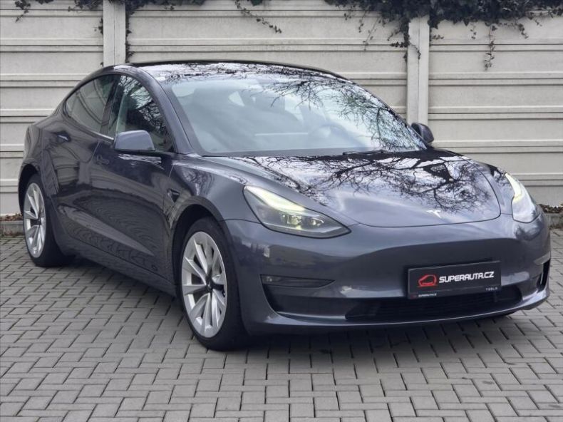 Tesla Model 3 - hlavní foto