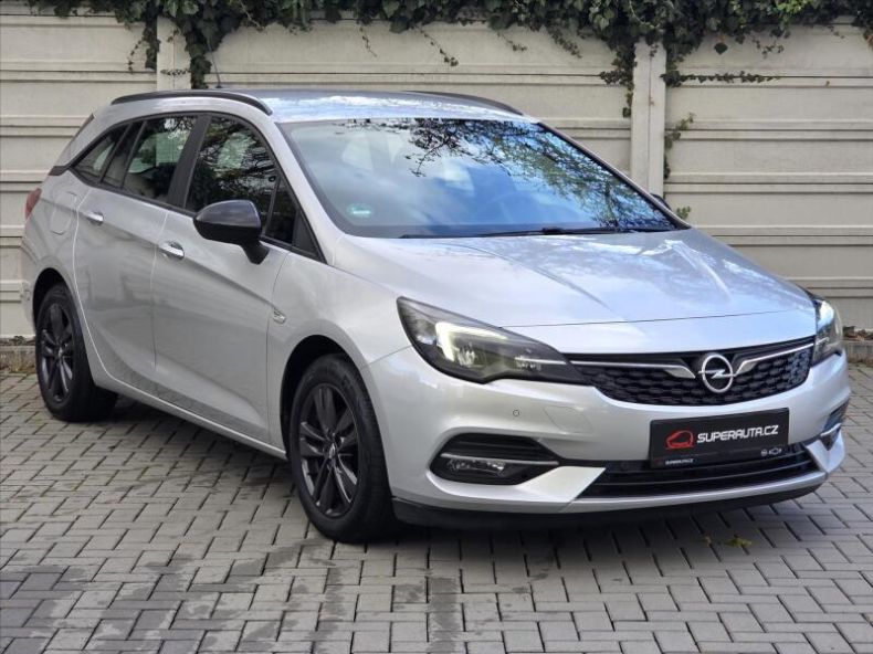 Opel Astra - hlavní foto