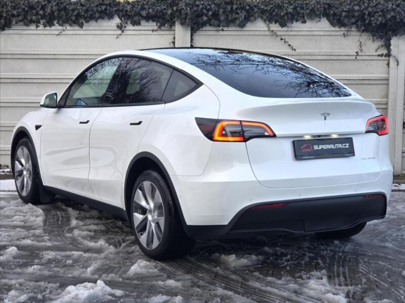 Tesla Model Y - hlavní fotka