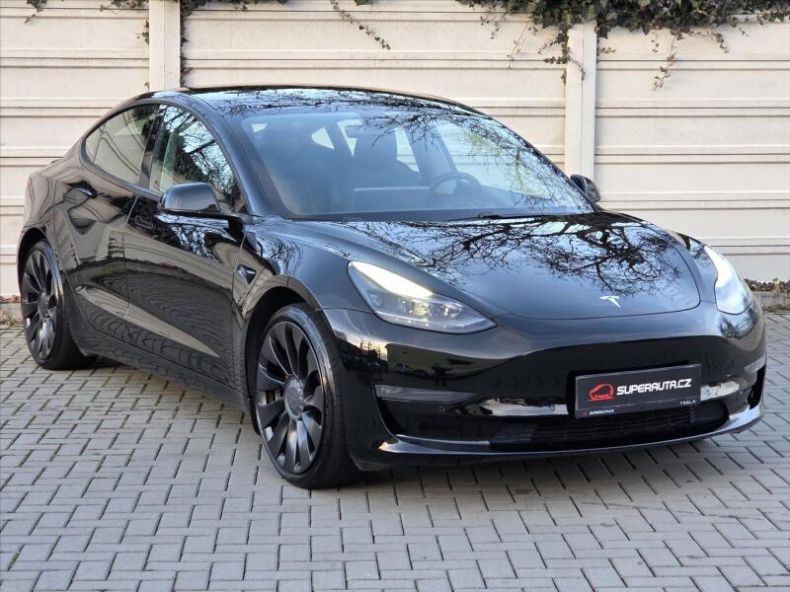 Tesla Model 3 - hlavní foto
