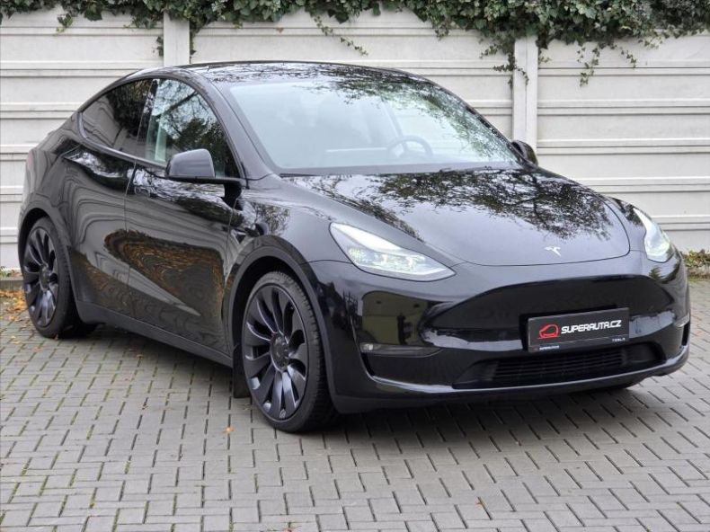 Tesla Model Y - hlavní fotka inzerátu
