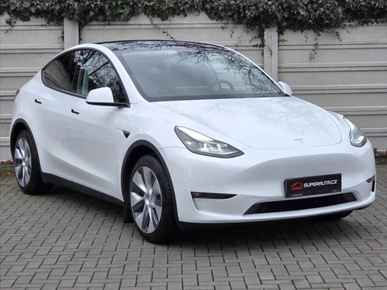 Tesla Model Y - hlavní foto