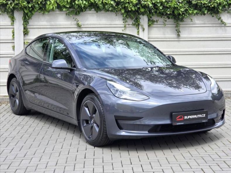 Tesla Model 3 - hlavní foto