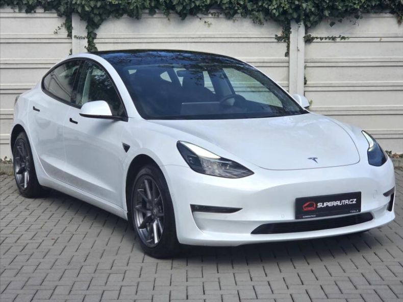 Tesla Model 3 - hlavní fotka inzerátu
