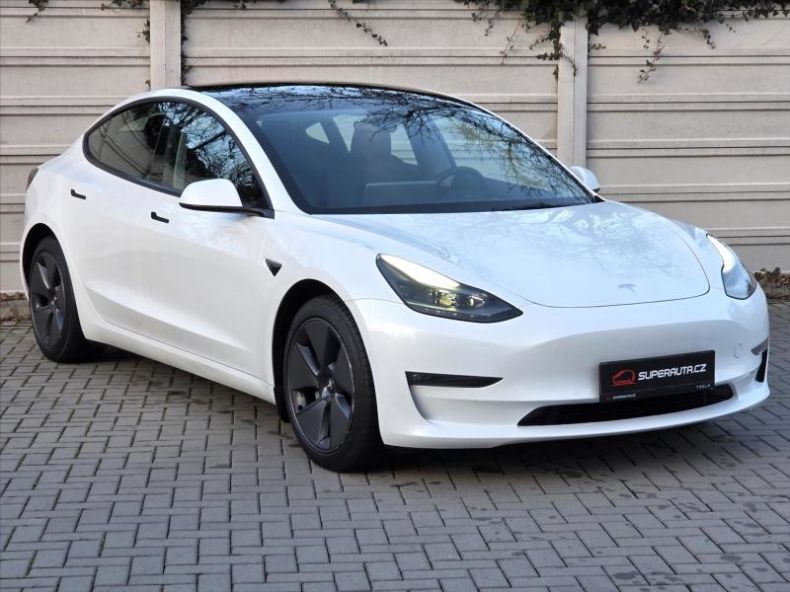 Tesla Model 3 - hlavní fotka inzerátu
