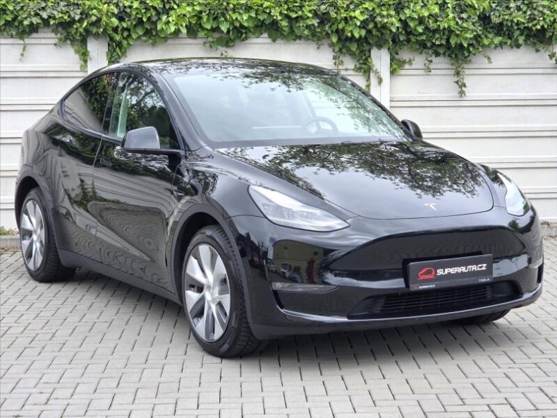 Tesla Model Y - hlavní foto