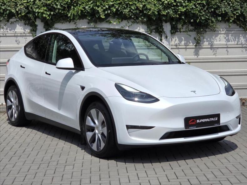Tesla Model Y - hlavní foto