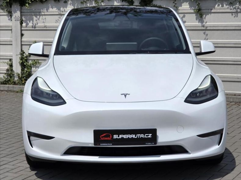 Tesla Model Y - hlavní fotka