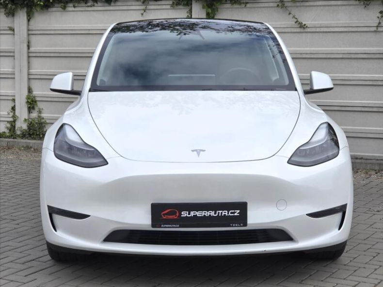 Tesla Model Y - hlavní fotka