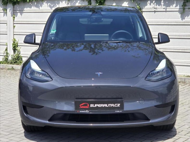 Tesla Model Y - hlavní fotka