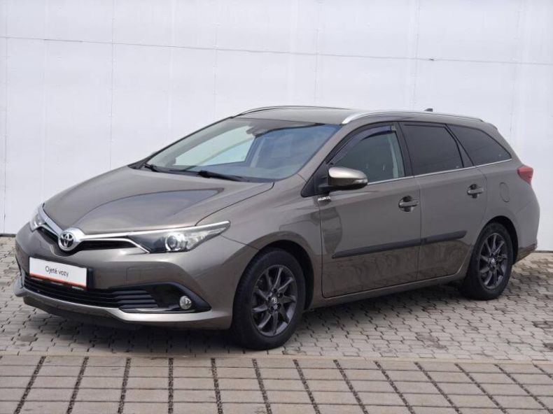 Toyota Avensis - hlavní foto