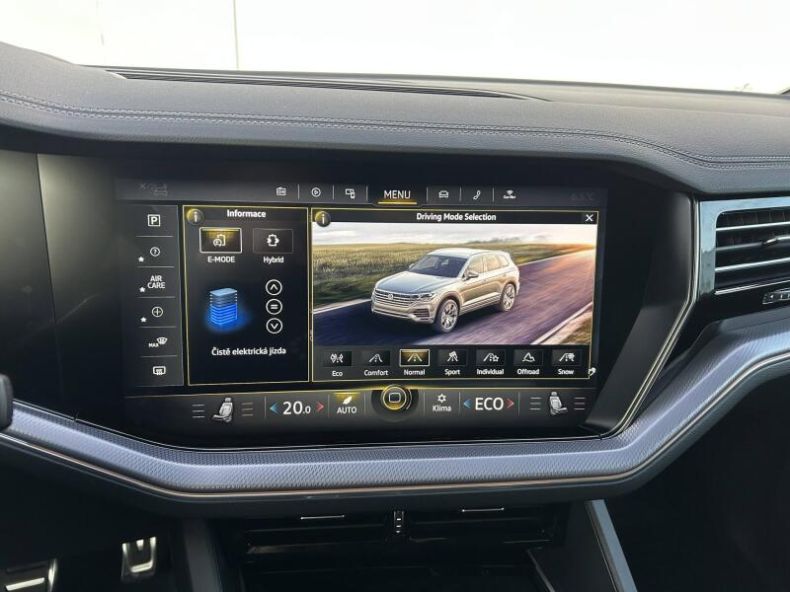 Volkswagen Touareg - hlavní fotka